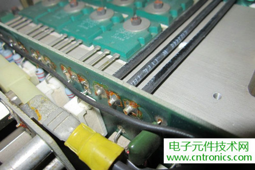用料很給力！專業(yè)后級功放美國高峰FA1201拆解