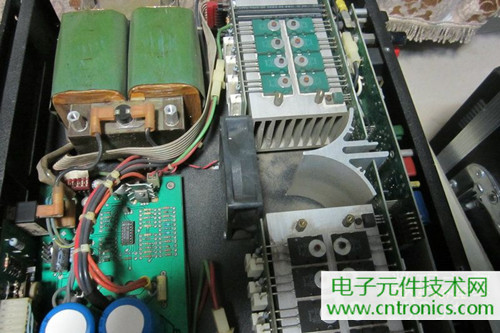 用料很給力！專業(yè)后級功放美國高峰FA1201拆解