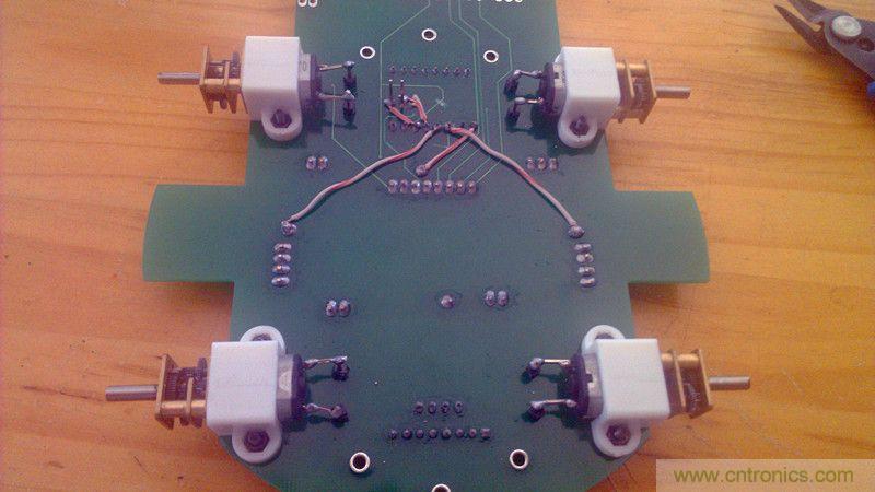 牛人力作！PCB版藍牙智能小車DIY