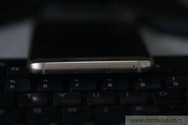 三星S6 Edge+拆解：比S6 Edge加在哪里？